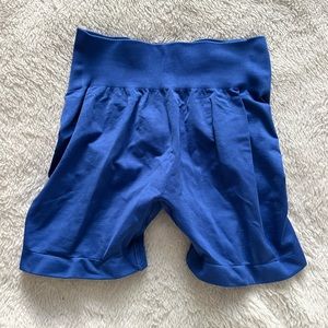 Booty scrunch blue shorts